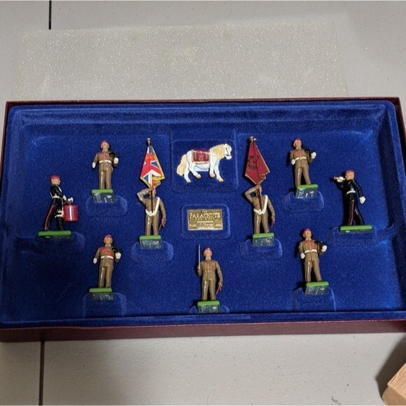 Britian's Limited Edition parachute regiment no 3065 retired in original box - Picture 8 of 10